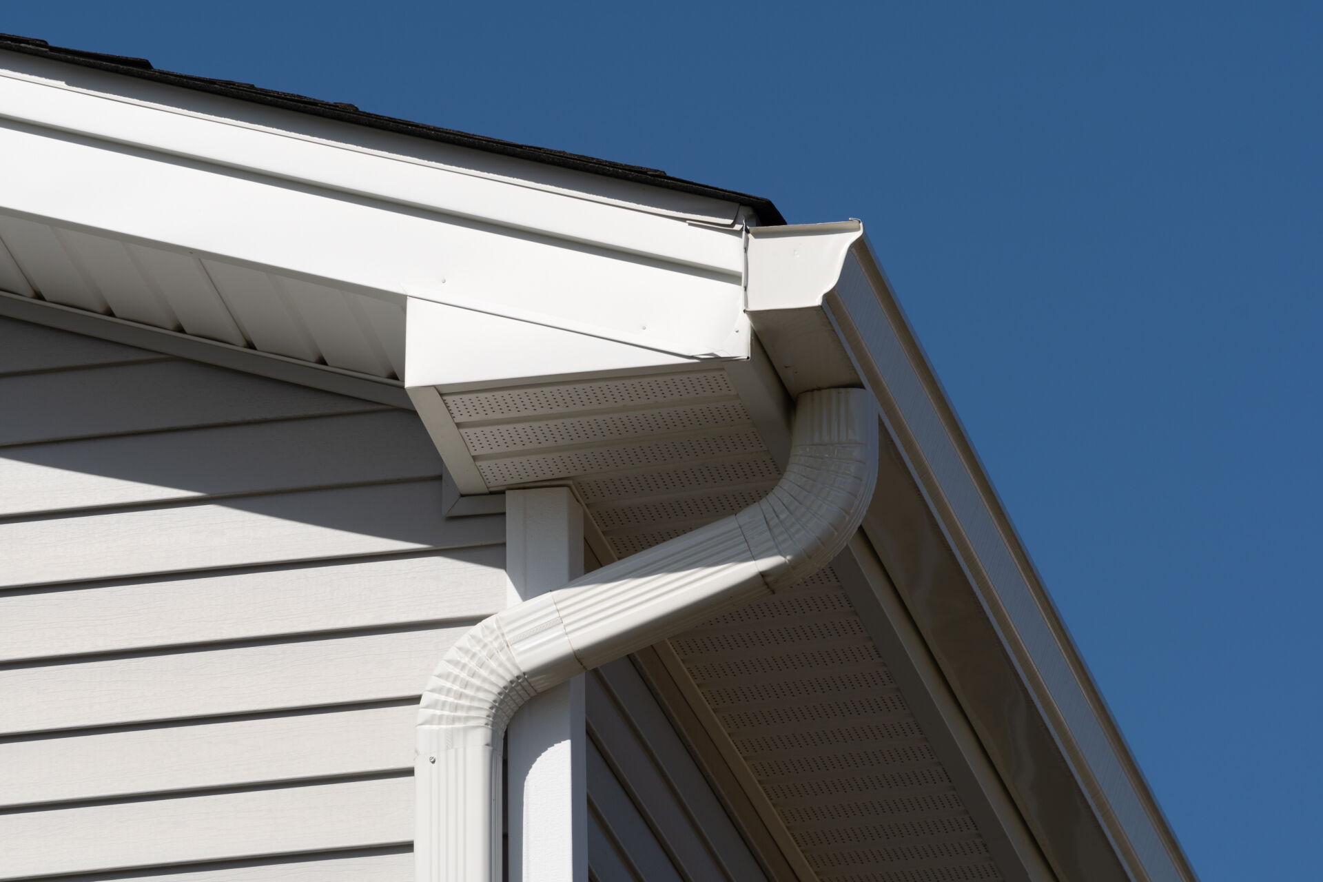 Roof drain guttering and view of fascia and soffit