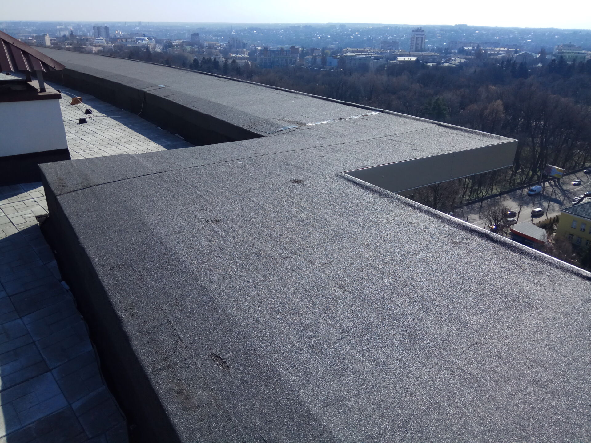 Flat roof covered in felt material